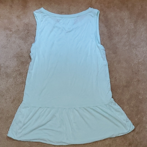 Bundle of 4 cute tops - Picture 12 of 12